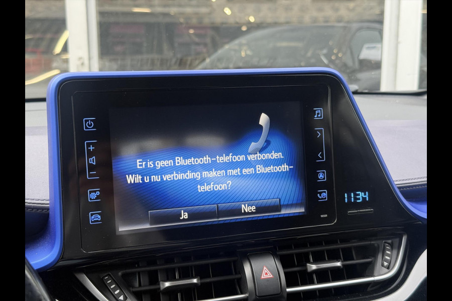 Toyota C-HR 1.8 Hybrid Bi-Tone Plus | Leer, Stoel + Stuurverwarming, Navigatie, Dodehoekherkenning, Parkeersensoren