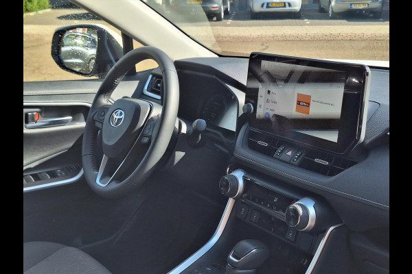 Toyota RAV4 Hybrid 220 Dynamic Plus | 18inch, Groot scherm, Dodehoekherkenning, Parkeersensoren, Stoelverwarming, Nieuwe multimedia