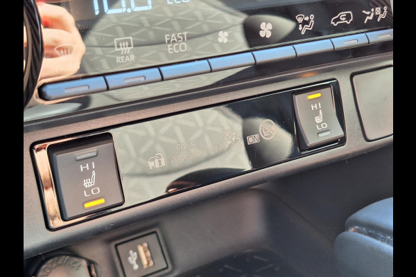 Toyota RAV4 Hybrid 220 Dynamic Plus | 18inch, Groot scherm, Dodehoekherkenning, Parkeersensoren, Stoelverwarming, Nieuwe multimedia