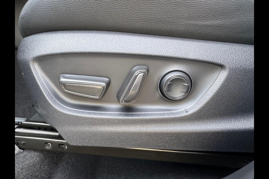 Toyota C-HR Plug-in Hybrid GR Sport | Elektrische achterklep, Stoel + Stuurverwarming, Half leer, Dodehoekherkenning, 19 inch, LED, Groot sc