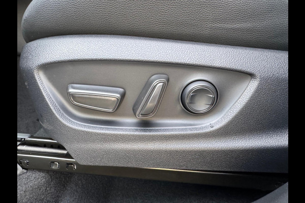 Toyota C-HR Plug-in Hybrid GR Sport | Elektrische achterklep, Stoel + Stuurverwarming, Half leer, Dodehoekherkenning, 19 inch, LED, Groot sc