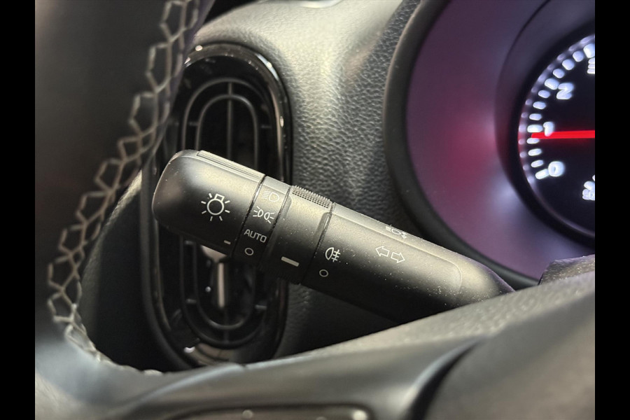 Kia Picanto 1.0 DPi DynamicLine | Stoel + Stuurverwarming, Apple CarPlay/Android Auto, Lichtmetalen velgen, Parkeercamera, Privacy glass