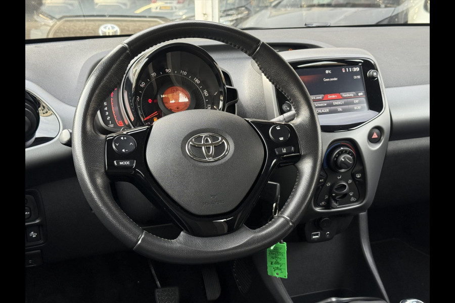 Toyota Aygo 1.0 VVT-i Automaat X-Joy | Lichtmetalen velgen, Apple CarPlay/Android auto, Parkeercamera, In hoogte verstelbare stoel