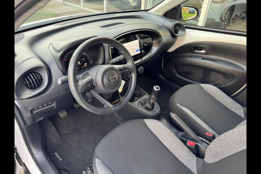 Toyota Aygo X 1.0 VVT-i MT Play | Eerste eigenaar, Apple CarPlay/Android auto, Airco, Parkeercamera, Adaptive cruise control