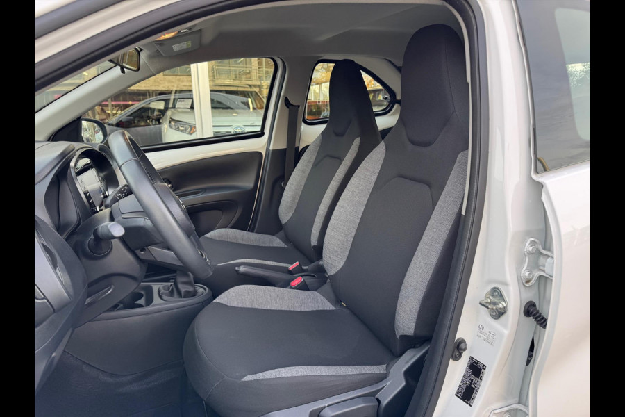 Toyota Aygo X 1.0 VVT-i MT Play | Eerste eigenaar, Apple CarPlay/Android auto, Airco, Parkeercamera, Adaptive cruise control