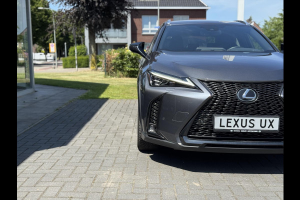Lexus UX 250h F Sport Line | Facelift, Head up display, Blind Spot, 18 inch, Parkeersensoren, Stoel + Stuurverwarming, Groot scherm