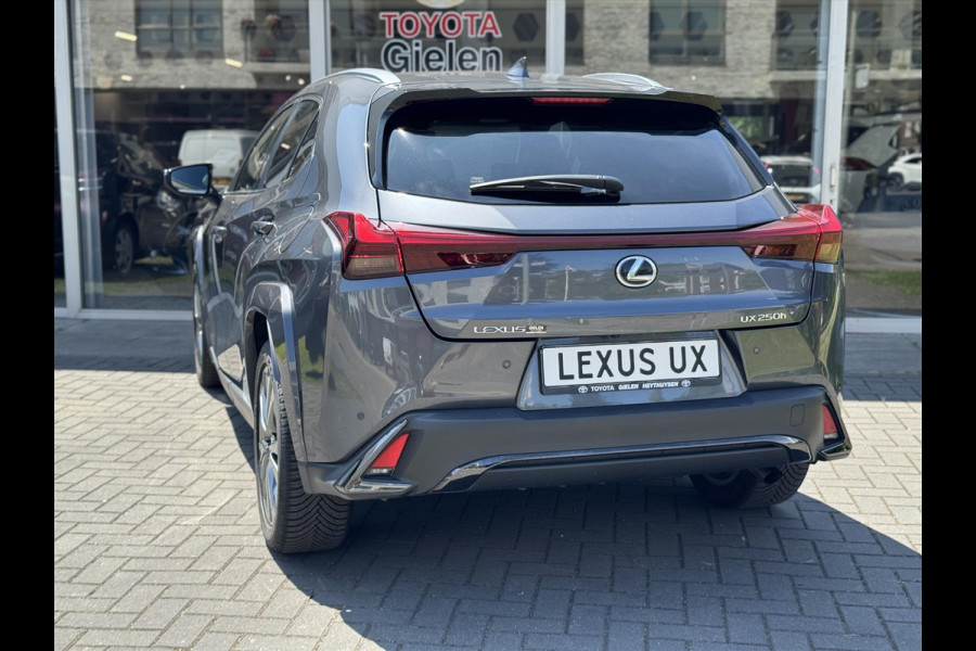 Lexus UX 250h F Sport Line | Facelift, Head up display, Blind Spot, 18 inch, Parkeersensoren, Stoel + Stuurverwarming, Groot scherm