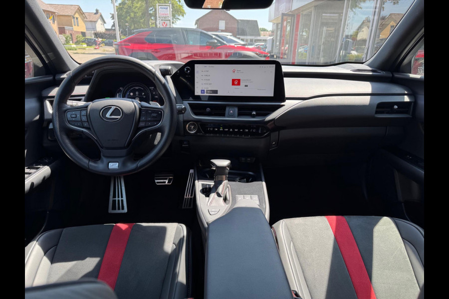 Lexus UX 250h F Sport Line | Facelift, Head up display, Blind Spot, 18 inch, Parkeersensoren, Stoel + Stuurverwarming, Groot scherm