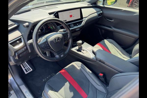 Lexus UX 250h F Sport Line | Facelift, Head up display, Blind Spot, 18 inch, Parkeersensoren, Stoel + Stuurverwarming, Groot scherm