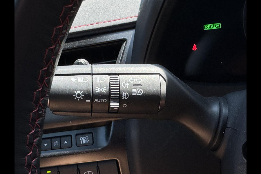 Lexus UX 250h F Sport Line | Facelift, Head up display, Blind Spot, 18 inch, Parkeersensoren, Stoel + Stuurverwarming, Groot scherm