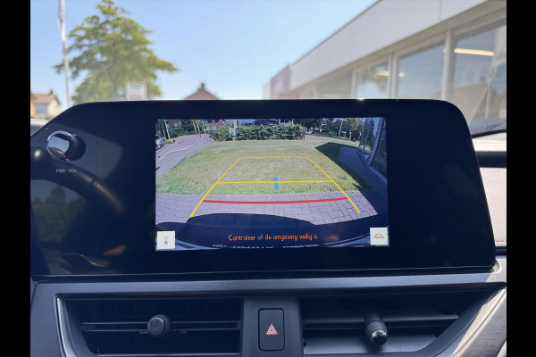 Lexus UX 250h F Sport Line | Facelift, Head up display, Blind Spot, 18 inch, Parkeersensoren, Stoel + Stuurverwarming, Groot scherm