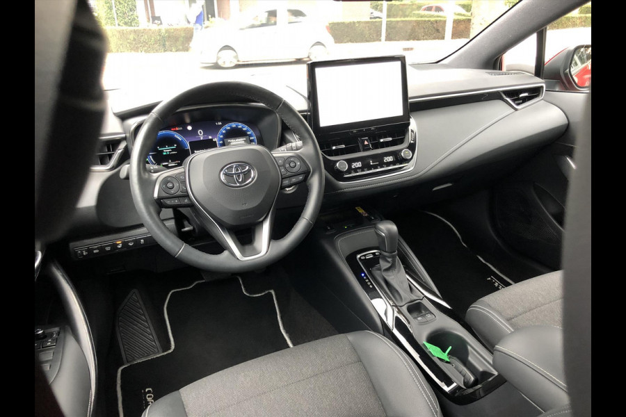 Toyota Corolla Touring Sports 1.8 Hybrid Dynamic Plus | Dodehoekherkenning, Parkeersensoren, Stoel + Stuurverwarming, Facelift!