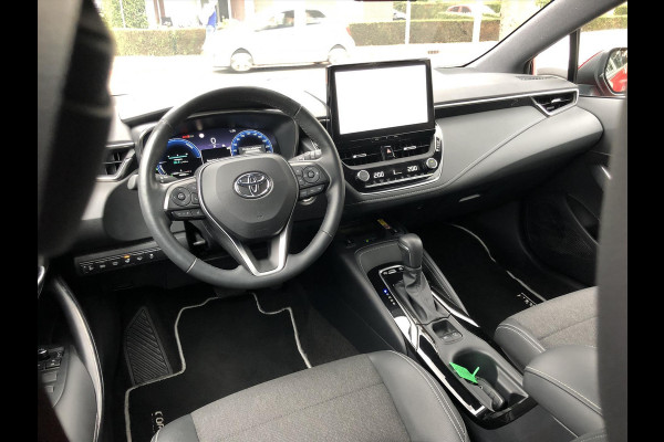 Toyota Corolla Touring Sports 1.8 Hybrid Dynamic Plus | Dodehoekherkenning, Parkeersensoren, Stoel + Stuurverwarming, Facelift!