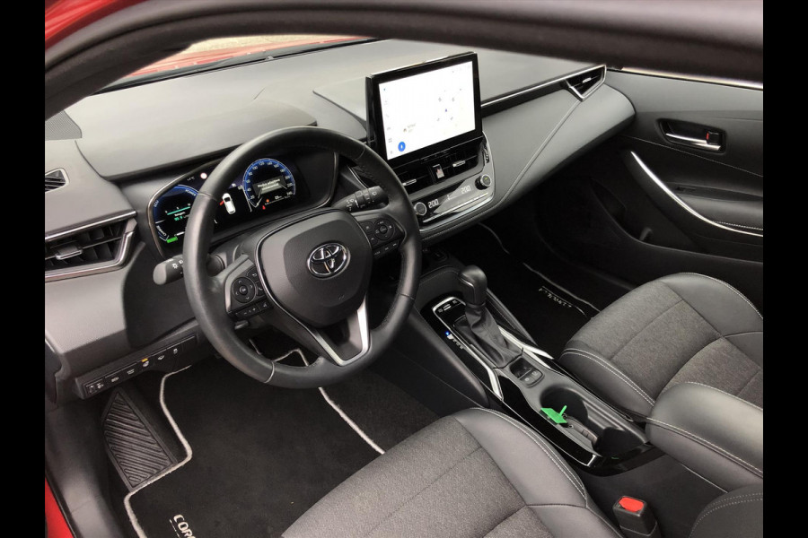 Toyota Corolla Touring Sports 1.8 Hybrid Dynamic Plus | Dodehoekherkenning, Parkeersensoren, Stoel + Stuurverwarming, Facelift!