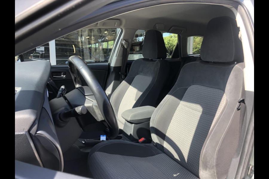Toyota Auris Touring Sports 1.8 Hybrid Black Edition Go | Trekhaak, Parkeersensoren, Navigatie, Keyless, Safety Sense, Camera