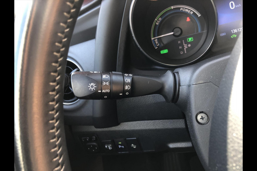 Toyota Auris Touring Sports 1.8 Hybrid Black Edition Go | Trekhaak, Parkeersensoren, Navigatie, Keyless, Safety Sense, Camera