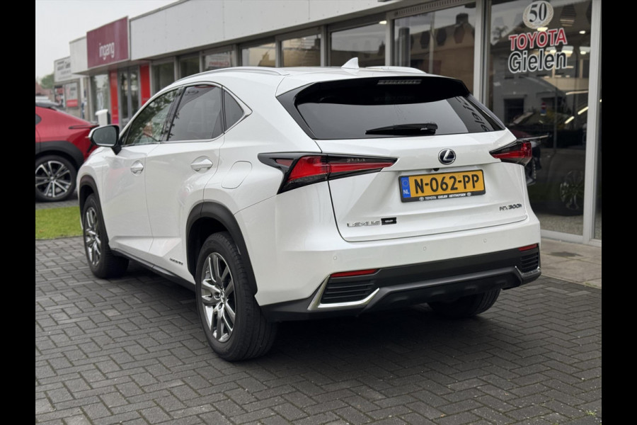 Lexus NX 300h AWD Luxury Line | Groot Scherm, Adaptive cruise control, Leer, Stoelverwarming, Parkeersensoren, Elektrische achterklep, 18