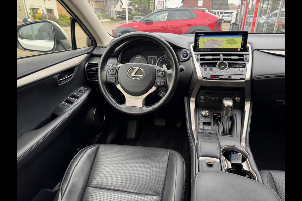 Lexus NX 300h AWD Luxury Line | Groot Scherm, Adaptive cruise control, Leer, Stoelverwarming, Parkeersensoren, Elektrische achterklep, 18