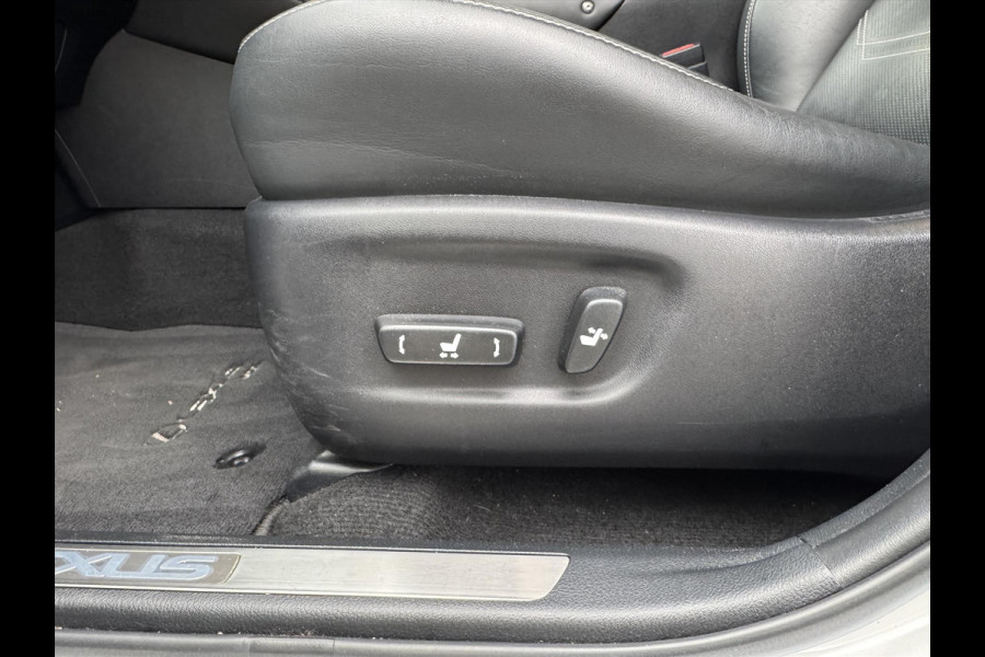 Lexus NX 300h AWD Luxury Line | Groot Scherm, Adaptive cruise control, Leer, Stoelverwarming, Parkeersensoren, Elektrische achterklep, 18