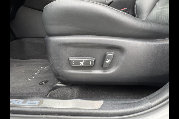 Lexus NX 300h AWD Luxury Line | Groot Scherm, Adaptive cruise control, Leer, Stoelverwarming, Parkeersensoren, Elektrische achterklep, 18