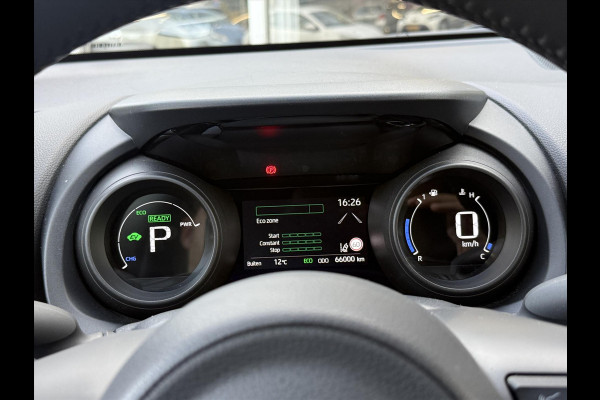 Toyota Yaris 1.5 Hybrid Dynamic Plus | Stoelverwarming, 16 inch, LED, Apple CarPlay/Android Auto, Parkeercamera, Keyless