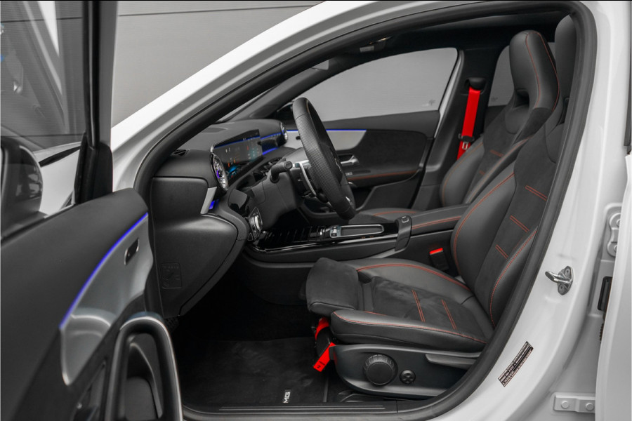 Mercedes-Benz A-Klasse AMG 35 4MATIC Night Pano 360° Nieuwstaat