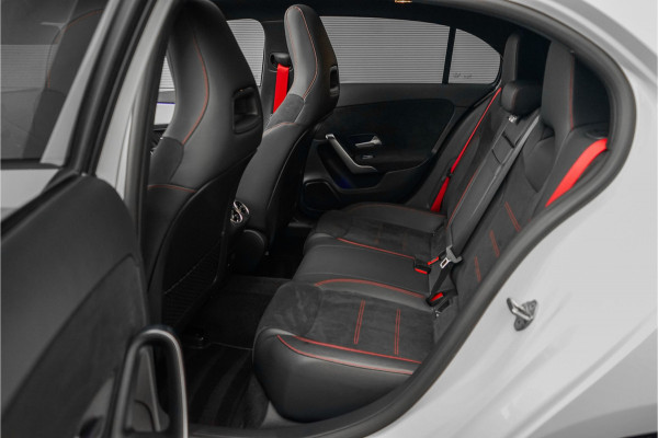 Mercedes-Benz A-Klasse AMG 35 4MATIC Night Pano 360° Nieuwstaat
