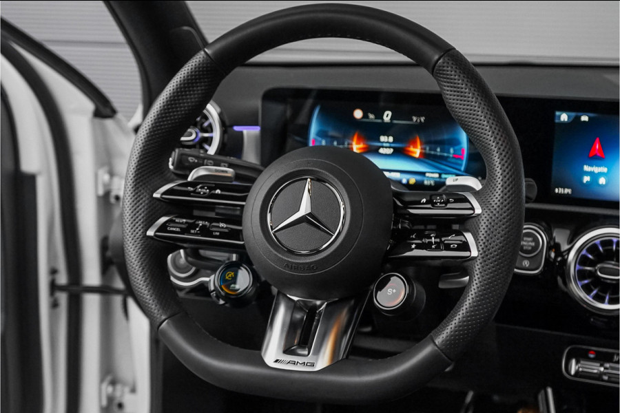 Mercedes-Benz A-Klasse AMG 35 4MATIC Night Pano 360° Nieuwstaat