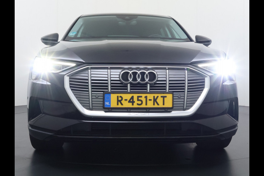 Audi e-tron 55 Quattro 95kWh Leer Adaptive-CruiseTrekhaak Navi Ecc Pdc Edition SOH 93% Elek.Achterklep Stoelverwarming Lmv 20" Led DAB 1e Eigenaar Origineel Nederlandse Auto 664Nm koppel 1800kg trekvermogen