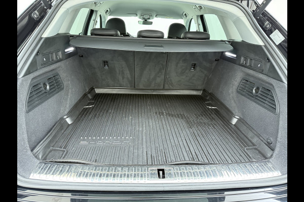 Audi e-tron 55 Quattro 95kWh Leer Adaptive-CruiseTrekhaak Navi Ecc Pdc Edition SOH 93% Elek.Achterklep Stoelverwarming Lmv 20" Led DAB 1e Eigenaar Origineel Nederlandse Auto 664Nm koppel 1800kg trekvermogen