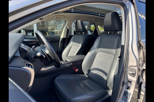 Lexus NX 300h AWD Luxury Line | Panoramadak, Premium Navigatie, Parkeersensoren, Leer, Stoelverwarming, Apple CarPlay/Android Auto