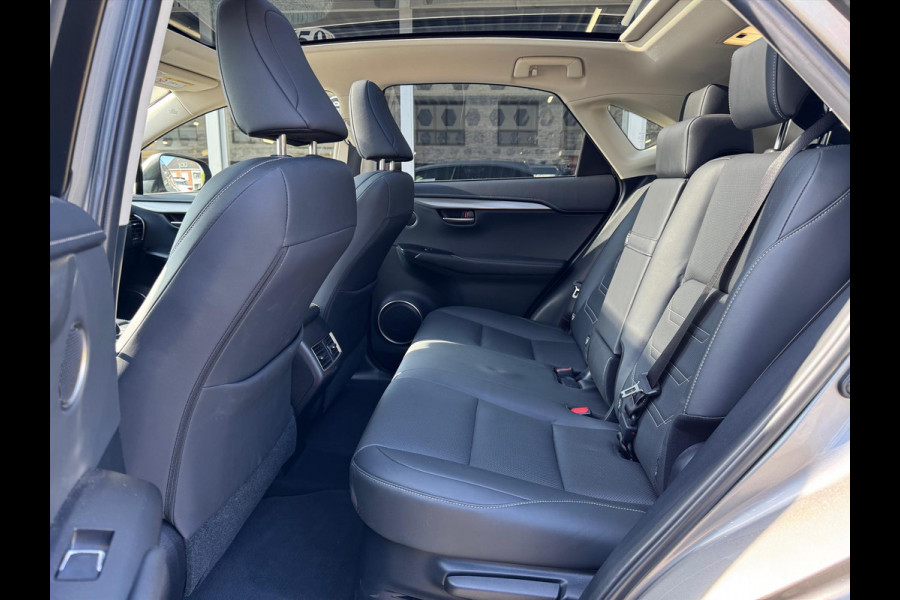 Lexus NX 300h AWD Luxury Line | Panoramadak, Premium Navigatie, Parkeersensoren, Leer, Stoelverwarming, Apple CarPlay/Android Auto