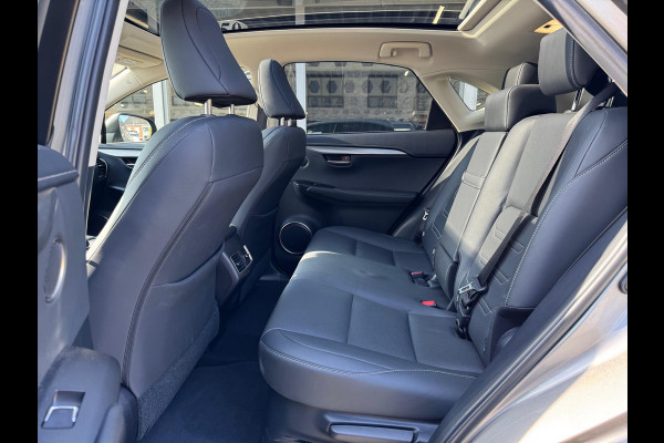 Lexus NX 300h AWD Luxury Line | Panoramadak, Premium Navigatie, Parkeersensoren, Leer, Stoelverwarming, Apple CarPlay/Android Auto
