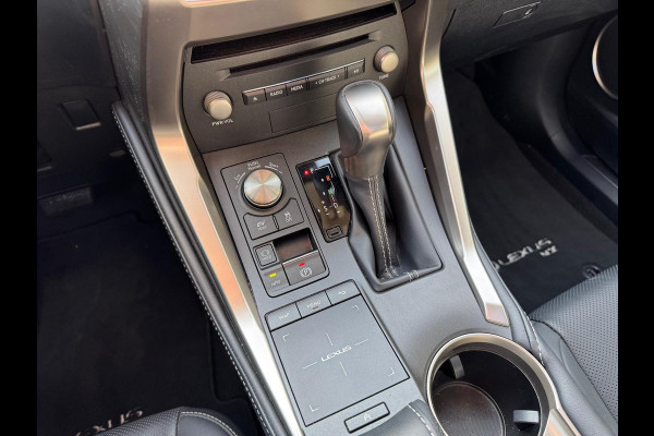 Lexus NX 300h AWD Luxury Line | Panoramadak, Premium Navigatie, Parkeersensoren, Leer, Stoelverwarming, Apple CarPlay/Android Auto