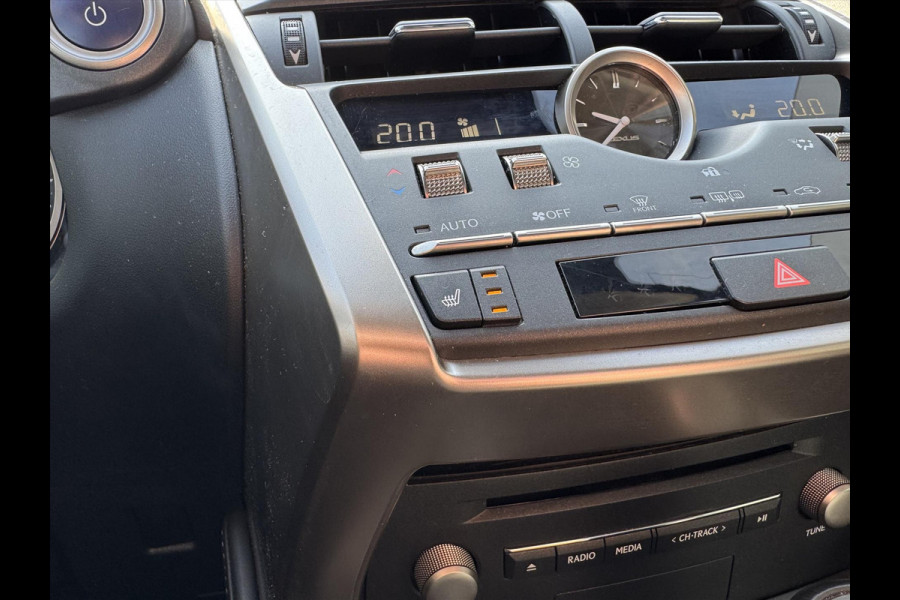 Lexus NX 300h AWD Luxury Line | Panoramadak, Premium Navigatie, Parkeersensoren, Leer, Stoelverwarming, Apple CarPlay/Android Auto