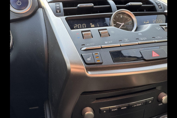 Lexus NX 300h AWD Luxury Line | Panoramadak, Premium Navigatie, Parkeersensoren, Leer, Stoelverwarming, Apple CarPlay/Android Auto