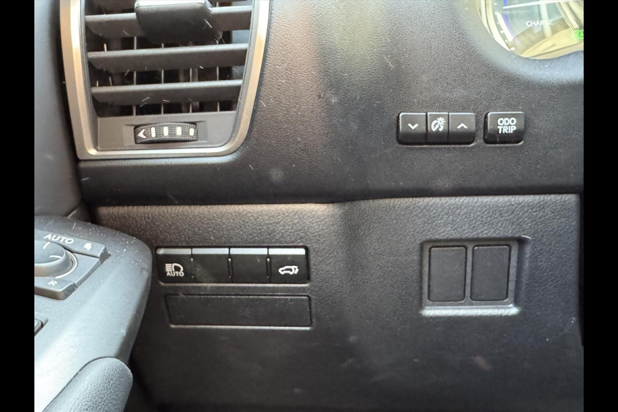 Lexus NX 300h AWD Luxury Line | Panoramadak, Premium Navigatie, Parkeersensoren, Leer, Stoelverwarming, Apple CarPlay/Android Auto