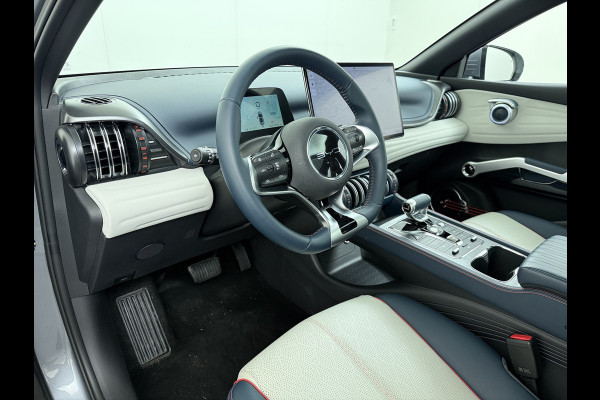 BYD ATTO 3 62kWh Design SOH 98% Pano-dak Leer+Elektr.Verst. Warmtepomp Adaptieve Cruise 360°Camera Apple Carplay Android Auto Elektr.Achter Verkeersbord detectie WiFi DAB Led Rijstrooksensor Keyless Smartphone Entry Fabrieksgarantie tot 13-12-2028/150.000km Garantie op de LFP Accu tot 12-12-2030/200.000km €44.000,- Nieuw!