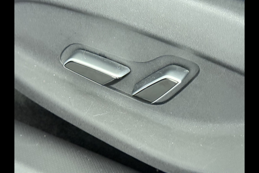 BYD ATTO 3 62kWh Design SOH 98% Pano-dak Leer+Elektr.Verst. Warmtepomp Adaptieve Cruise 360°Camera Apple Carplay Android Auto Elektr.Achter Verkeersbord detectie WiFi DAB Led Rijstrooksensor Keyless Smartphone Entry Fabrieksgarantie tot 13-12-2028/150.000km Garantie op de LFP Accu tot 12-12-2030/200.000km €44.000,- Nieuw!