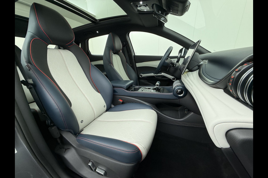 BYD ATTO 3 62kWh Design SOH 98% Pano-dak Leer+Elektr.Verst. Warmtepomp Adaptieve Cruise 360°Camera Apple Carplay Android Auto Elektr.Achter Verkeersbord detectie WiFi DAB Led Rijstrooksensor Keyless Smartphone Entry Fabrieksgarantie tot 13-12-2028/150.000km Garantie op de LFP Accu tot 12-12-2030/200.000km €44.000,- Nieuw!