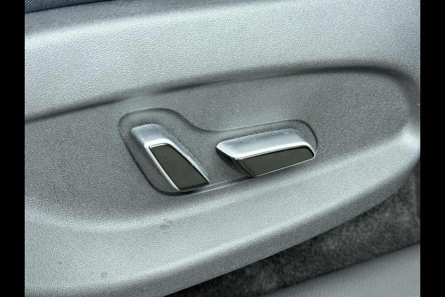 BYD ATTO 3 62kWh Design SOH 98% Pano-dak Leer+Elektr.Verst. Warmtepomp Adaptieve Cruise 360°Camera Apple Carplay Android Auto Elektr.Achter Verkeersbord detectie WiFi DAB Led Rijstrooksensor Keyless Smartphone Entry Fabrieksgarantie tot 13-12-2028/150.000km Garantie op de LFP Accu tot 12-12-2030/200.000km €44.000,- Nieuw!