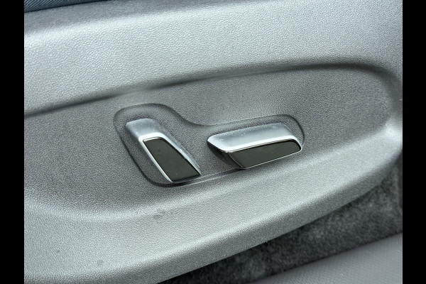 BYD ATTO 3 62kWh Design SOH 98% Pano-dak Leer+Elektr.Verst. Warmtepomp Adaptieve Cruise 360°Camera Apple Carplay Android Auto Elektr.Achter Verkeersbord detectie WiFi DAB Led Rijstrooksensor Keyless Smartphone Entry Fabrieksgarantie tot 13-12-2028/150.000km Garantie op de LFP Accu tot 12-12-2030/200.000km €44.000,- Nieuw!