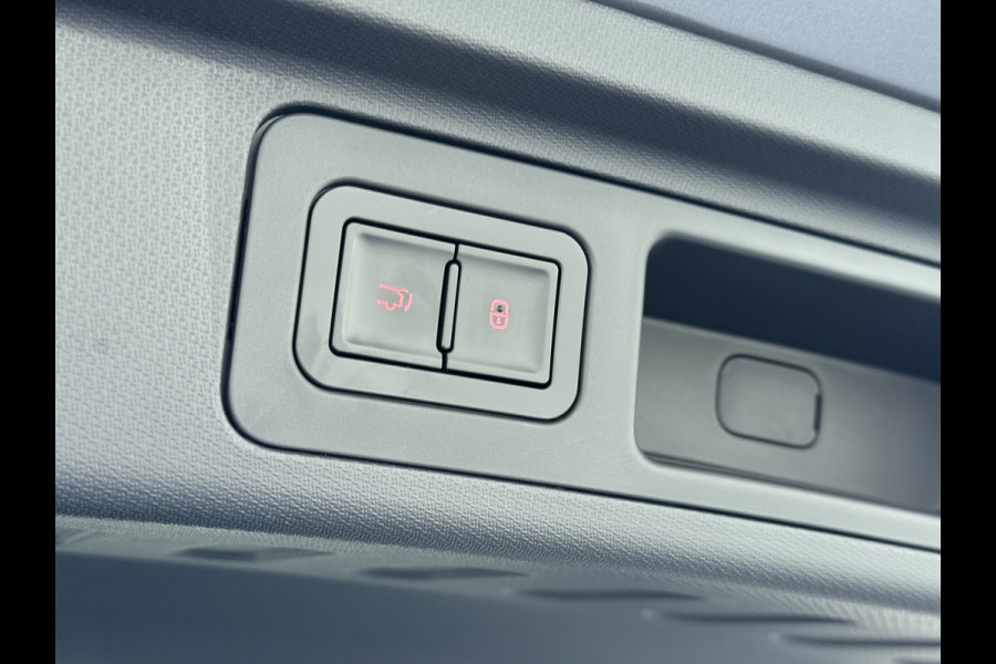 BYD ATTO 3 62kWh Design SOH 98% Pano-dak Leer+Elektr.Verst. Warmtepomp Adaptieve Cruise 360°Camera Apple Carplay Android Auto Elektr.Achter Verkeersbord detectie WiFi DAB Led Rijstrooksensor Keyless Smartphone Entry Fabrieksgarantie tot 13-12-2028/150.000km Garantie op de LFP Accu tot 12-12-2030/200.000km €44.000,- Nieuw!