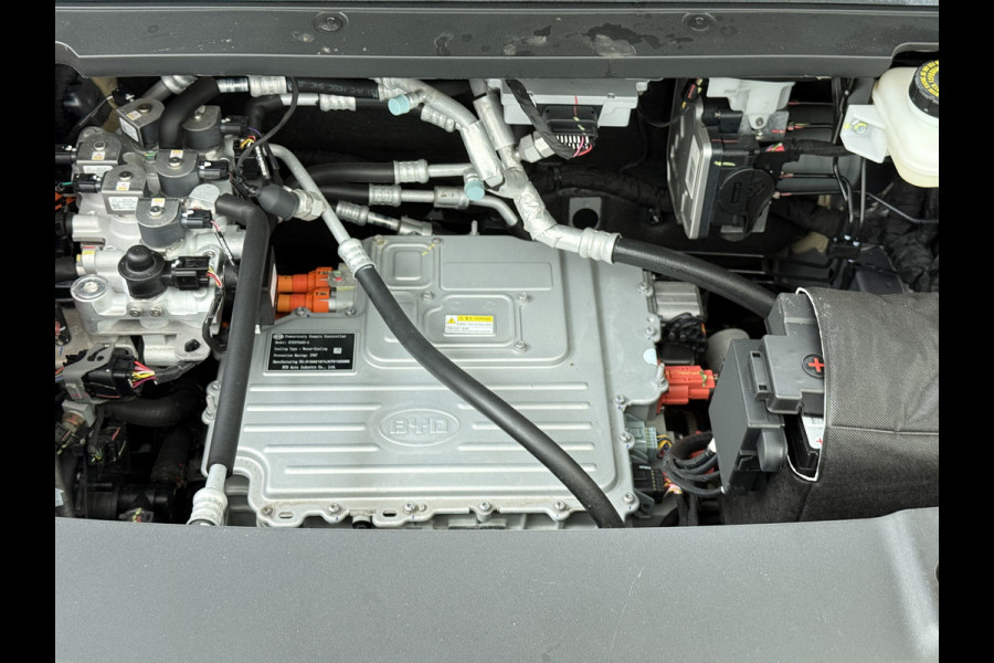 BYD ATTO 3 62kWh Design SOH 98% Pano-dak Leer+Elektr.Verst. Warmtepomp Adaptieve Cruise 360°Camera Apple Carplay Android Auto Elektr.Achter Verkeersbord detectie WiFi DAB Led Rijstrooksensor Keyless Smartphone Entry Fabrieksgarantie tot 13-12-2028/150.000km Garantie op de LFP Accu tot 12-12-2030/200.000km €44.000,- Nieuw!