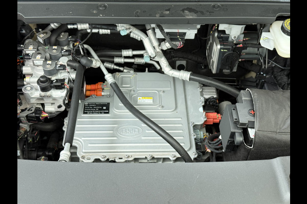 BYD ATTO 3 62kWh Design SOH 98% Pano-dak Leer+Elektr.Verst. Warmtepomp Adaptieve Cruise 360°Camera Apple Carplay Android Auto Elektr.Achter Verkeersbord detectie WiFi DAB Led Rijstrooksensor Keyless Smartphone Entry Fabrieksgarantie tot 13-12-2028/150.000km Garantie op de LFP Accu tot 12-12-2030/200.000km €44.000,- Nieuw!