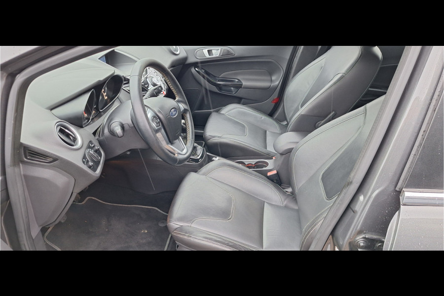 Ford Fiesta Titanium LEREN BEKLEDING - 140 PK