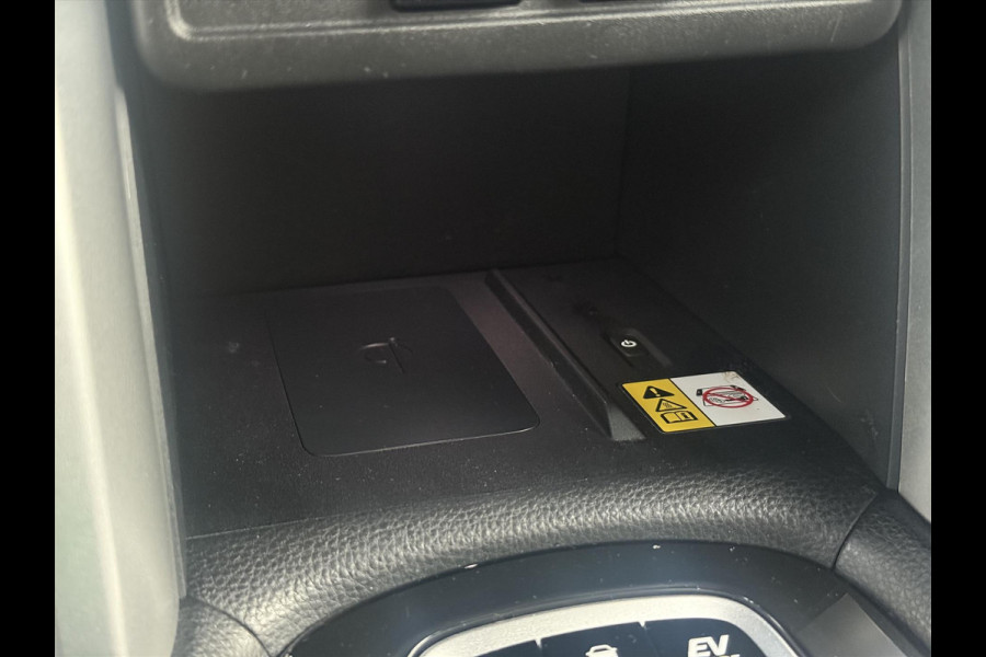 Toyota Corolla Cross 1.8 Hybrid Style | Parelmoer wit, Dodehoekherkenning, Parkeersensoren, Stoel + Stuurverwarming, Keyless, 18 inch