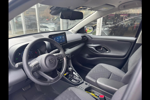 Toyota Yaris Hybrid Dynamic Plus | Stoel + Stuurverwarming, Lichtmetalen velgen, Keyless, Licht + Regensensor, Startknop