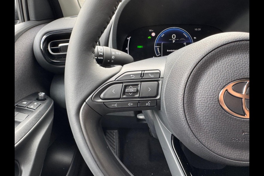 Toyota Yaris Hybrid Dynamic Plus | Stoel + Stuurverwarming, Lichtmetalen velgen, Keyless, Licht + Regensensor, Startknop