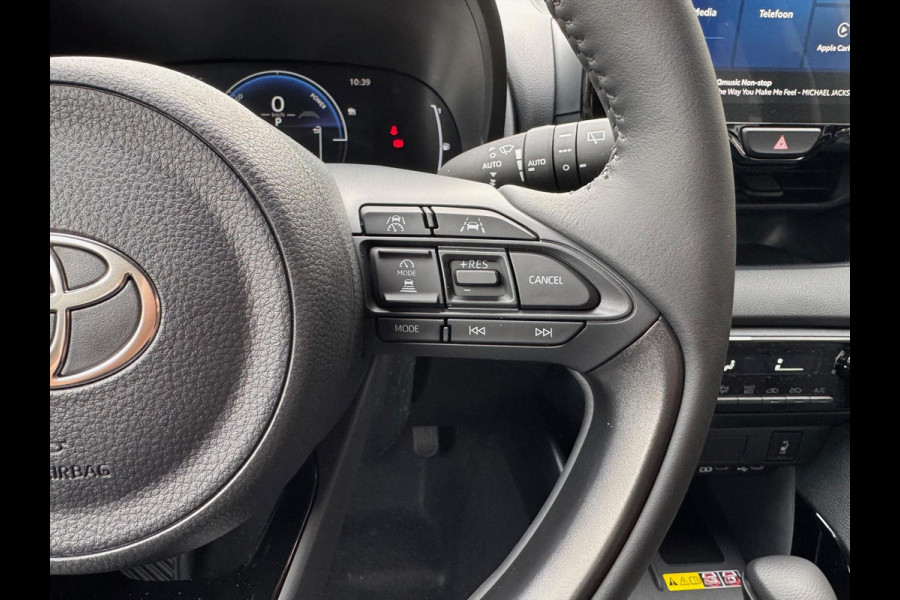 Toyota Yaris Hybrid Dynamic Plus | Stoel + Stuurverwarming, Lichtmetalen velgen, Keyless, Licht + Regensensor, Startknop